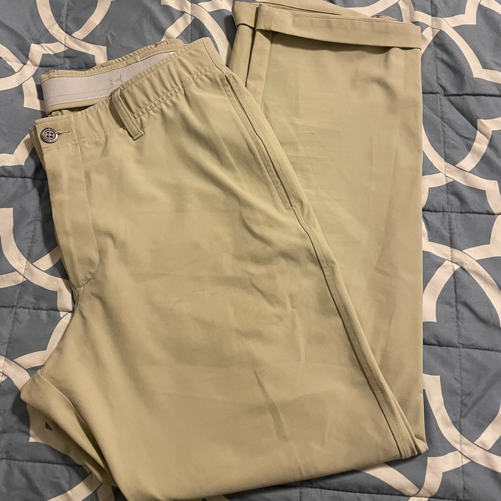 Men’s Underarmor kakis